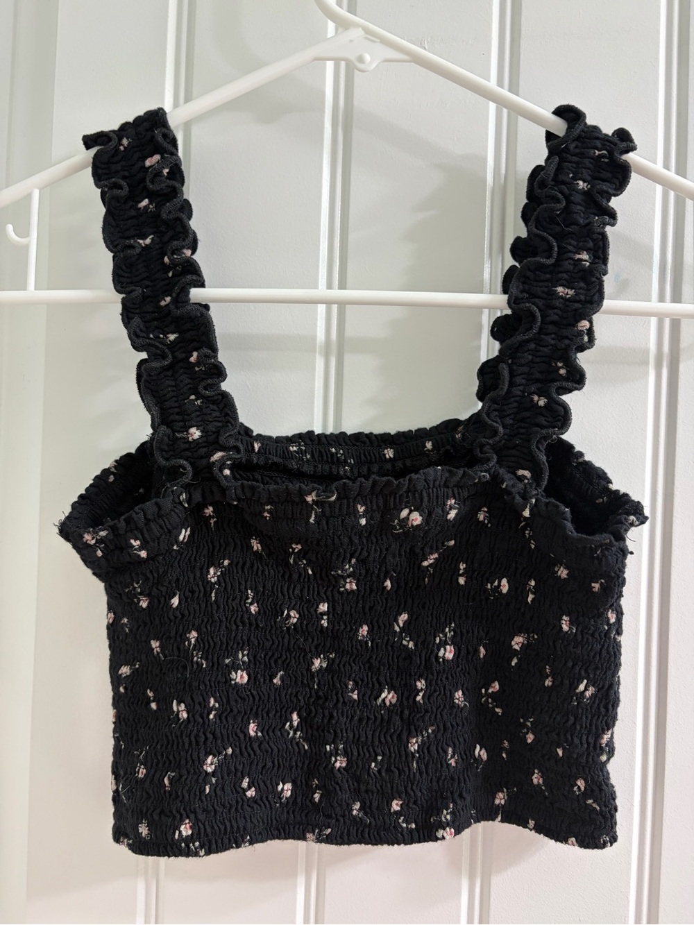 Hollister Black Floral Smocked Crop Top - Picture 3 of 4